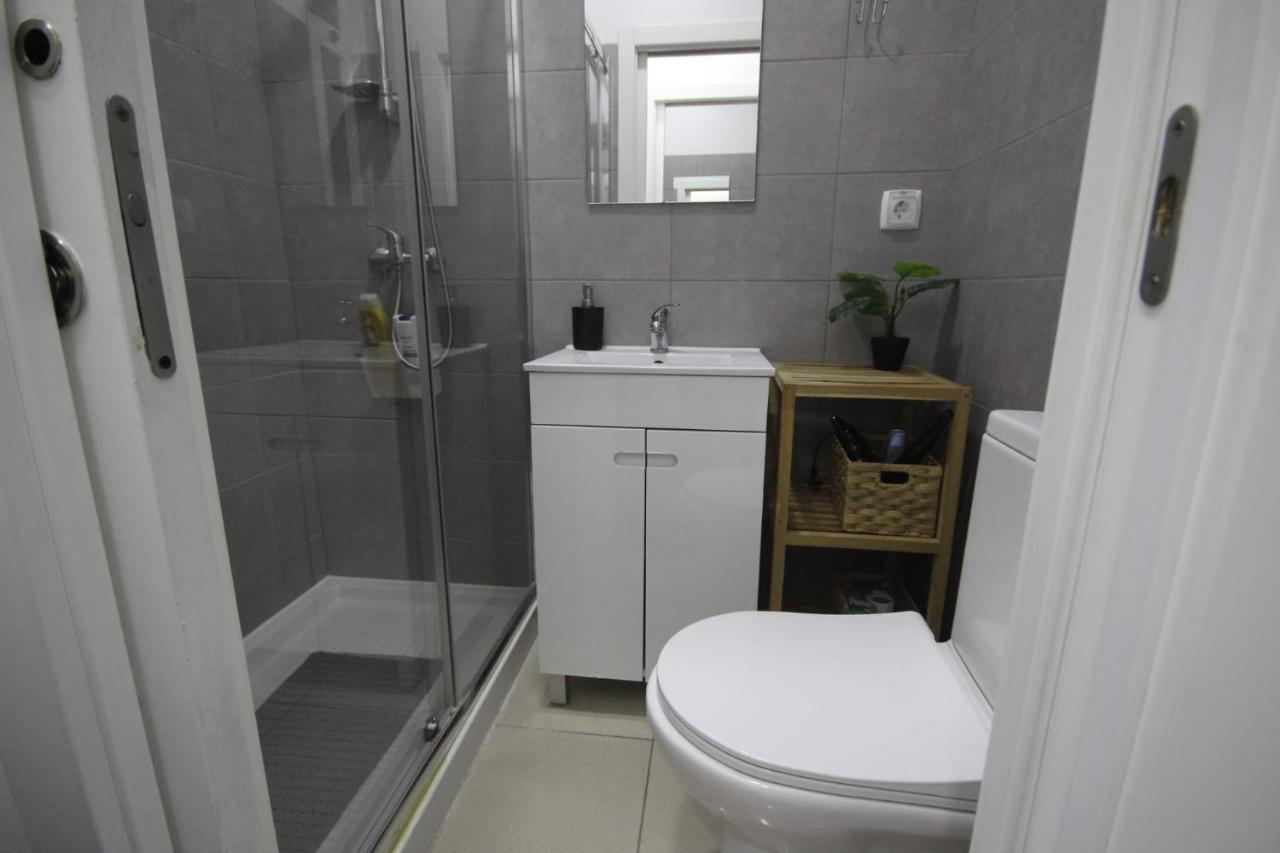 Ocean M1 R4 - Large Double Room With Shared Bathroom In City Center Lisboa Eksteriør billede